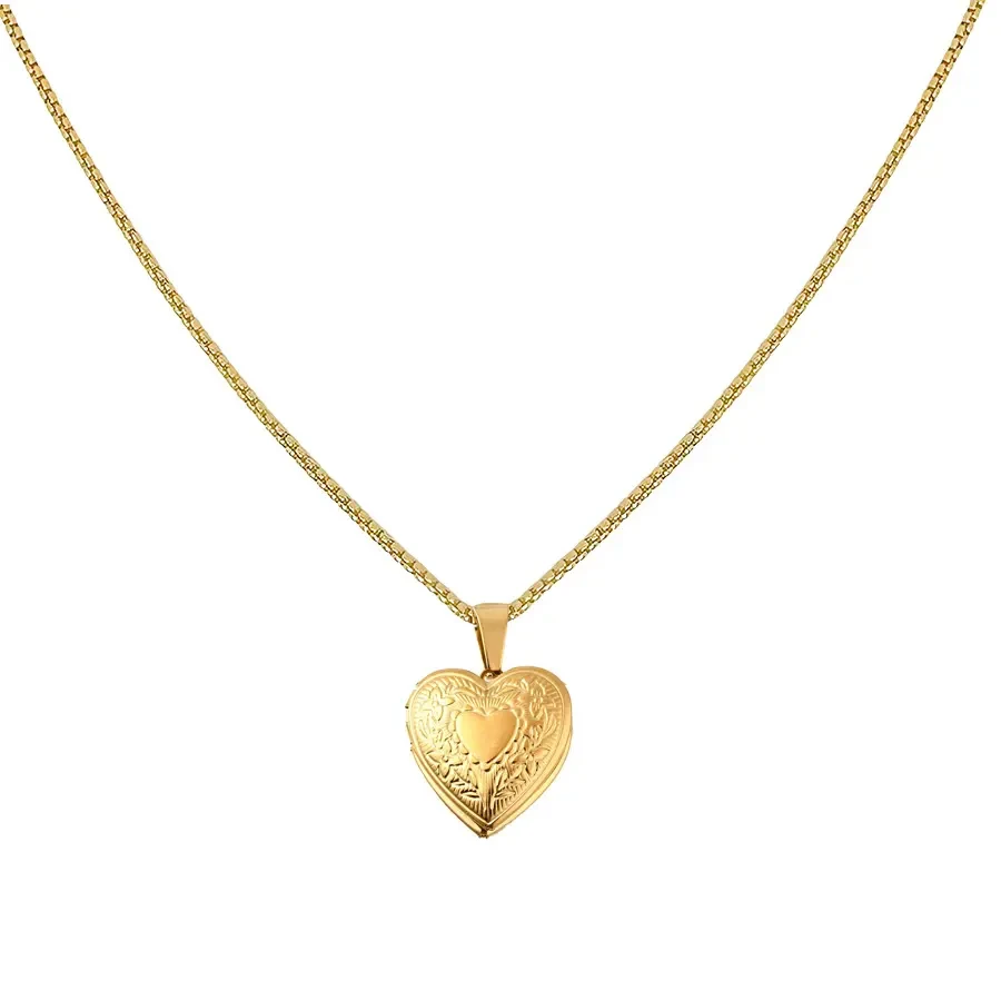 LOUIZ Gold Medallion Necklace with heart