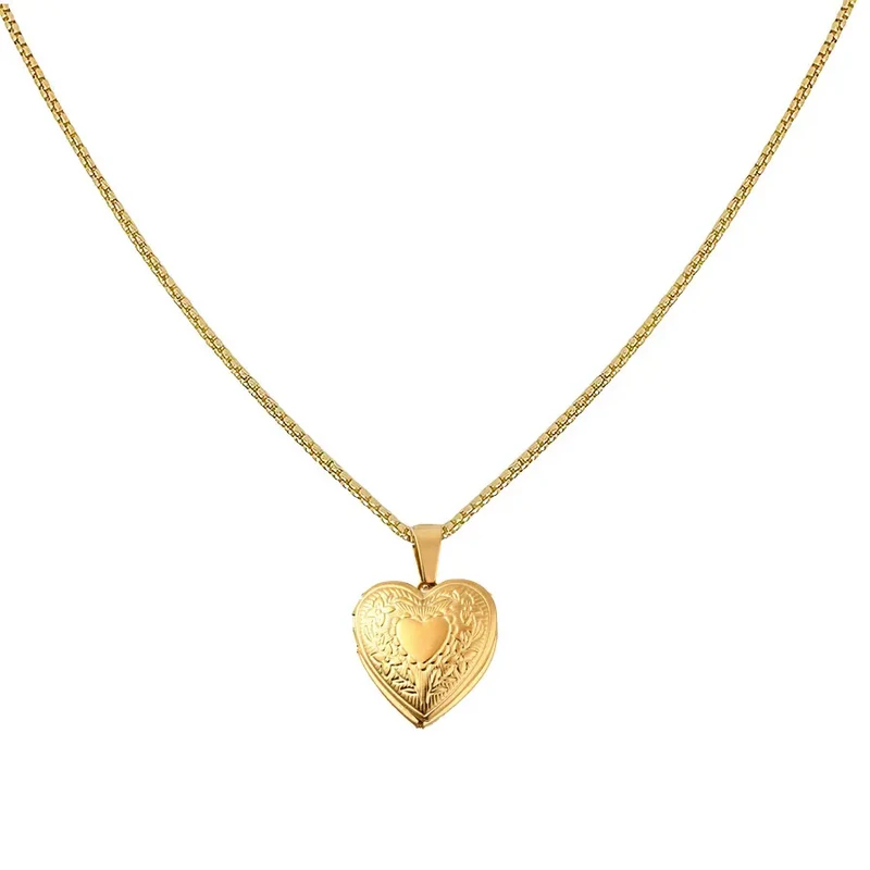 Collana medaglione in oro LOUIZ con cuore