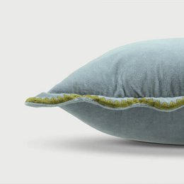 Kussenhoes | Mirage Scallop zachtblauwe kussenhoes van Sanctuary Living