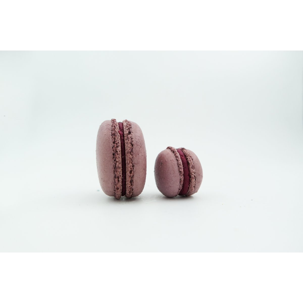 Cassis Macarons
