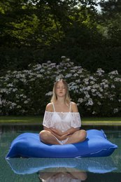 FLOAT BEANBAG SWIMMINGPOOL - royal blue
