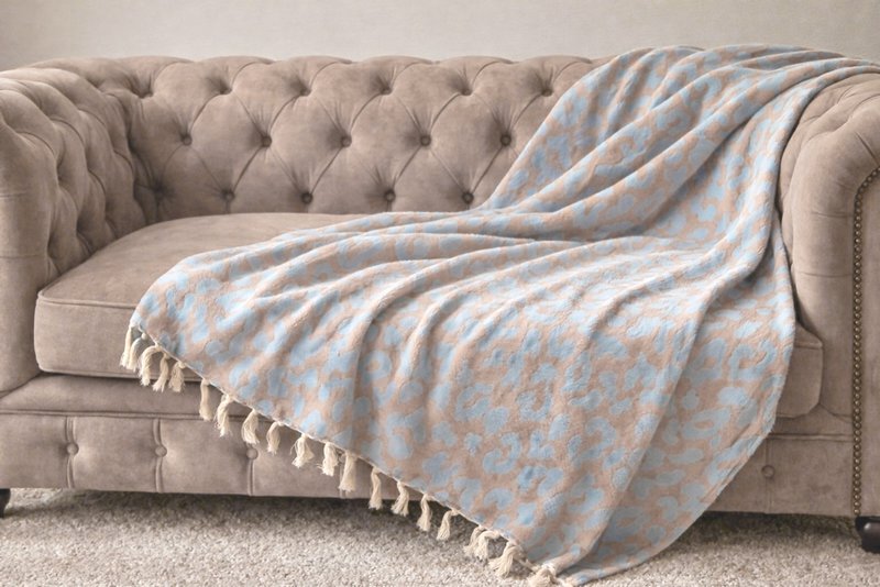 Karierter Überwurf Leopard – Karamellblau – 150 x 250 cm