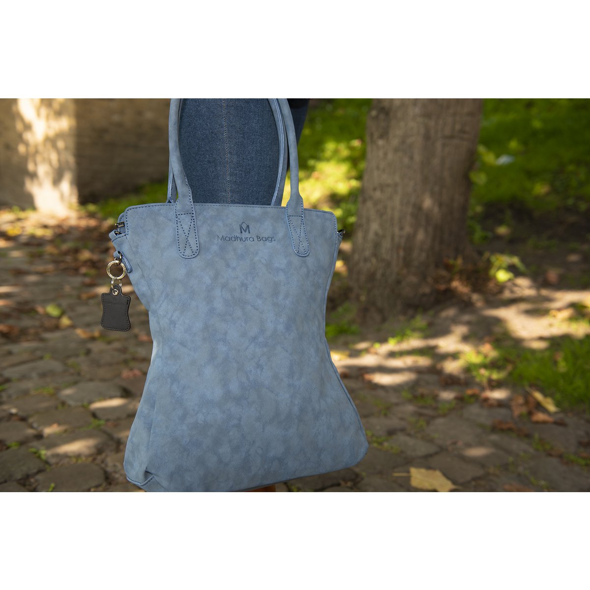Hand/shoulder bag Dark blue curvy design