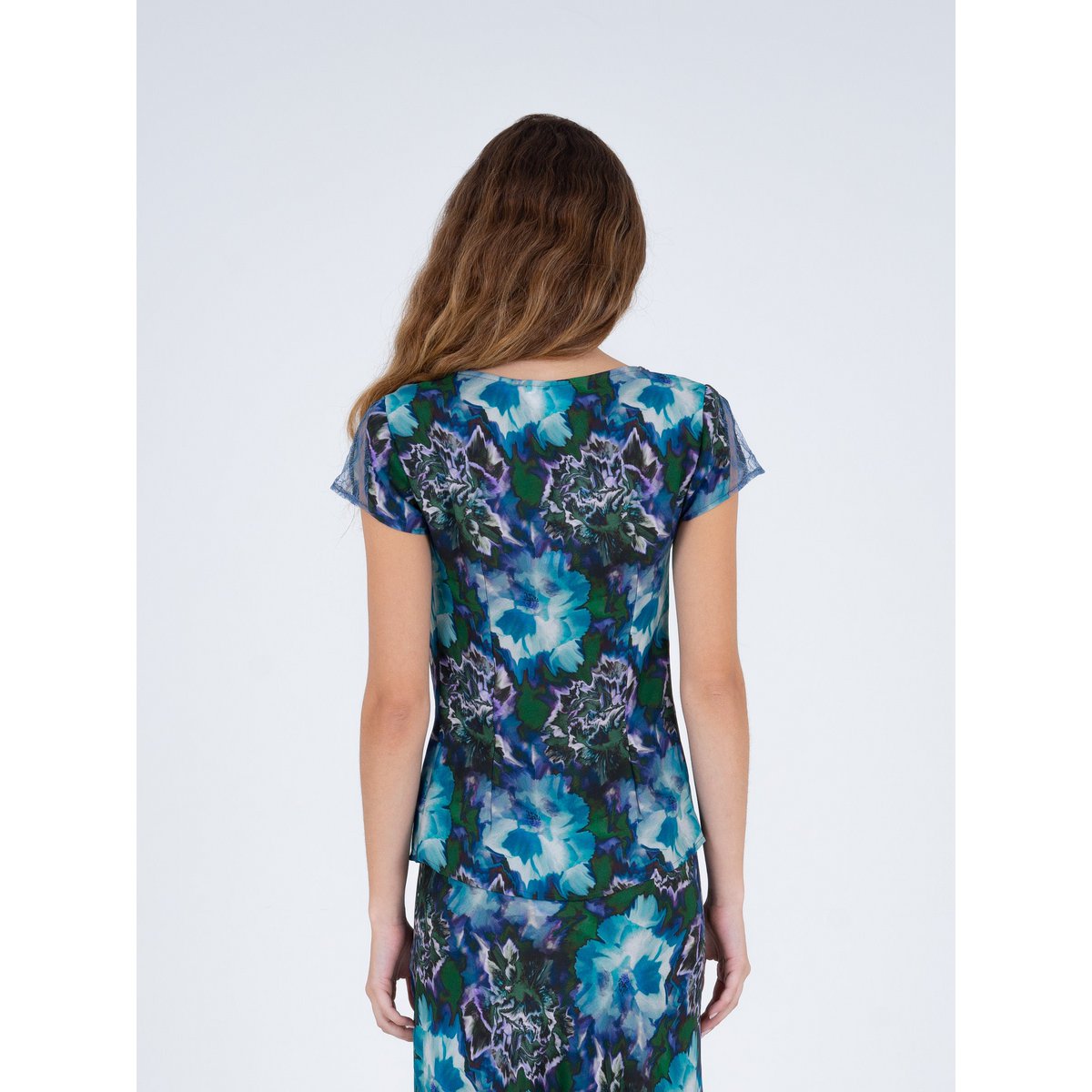 Top de encaje y estampado de flores de loto azul