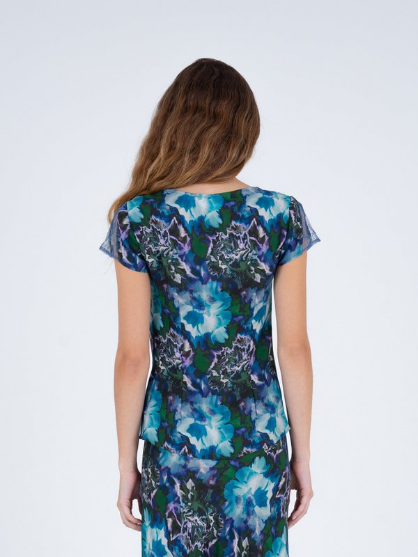 Top de encaje y estampado de flores de loto azul