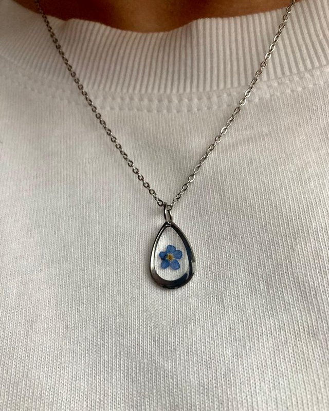Resin/Stainless Steel Pendant gold or silver with Forget-me-nots (without necklace)