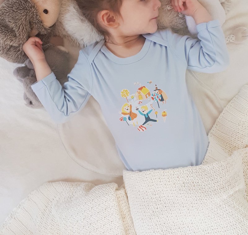 Hans og Gretel lyseblå pyjamas 100% OEKO-TEX certificeret økologisk bomuld
