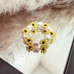 Flower ring with sunflowers and freshwater pearls, a stackable ring with a floral design and natural elements.