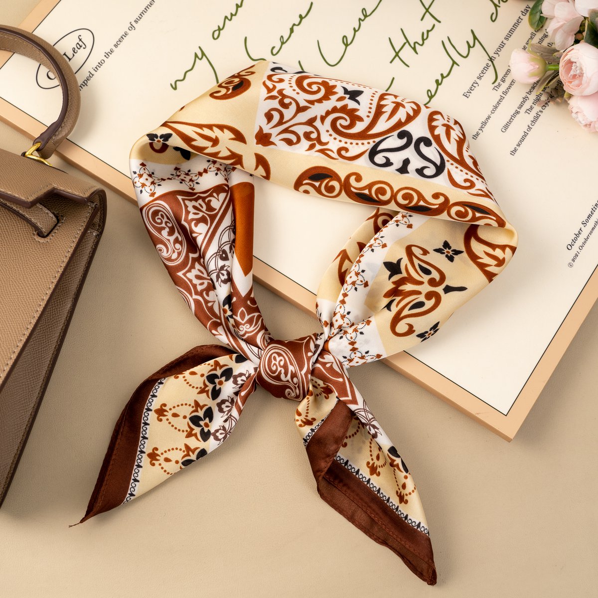 Kwadratowy szalik 70x70 poliester z efektem jedwabiu, eleganckie, kwiatowe wzory w stylu vintage