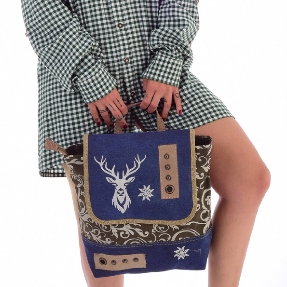 Domelo traditionele rugzak/schoudertas voor meisjes. Rugzak gemaakt van upcycled jeans en canvas met een hertenmotief