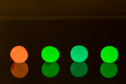 Palla antistress ultra morbida, si illumina al buio,