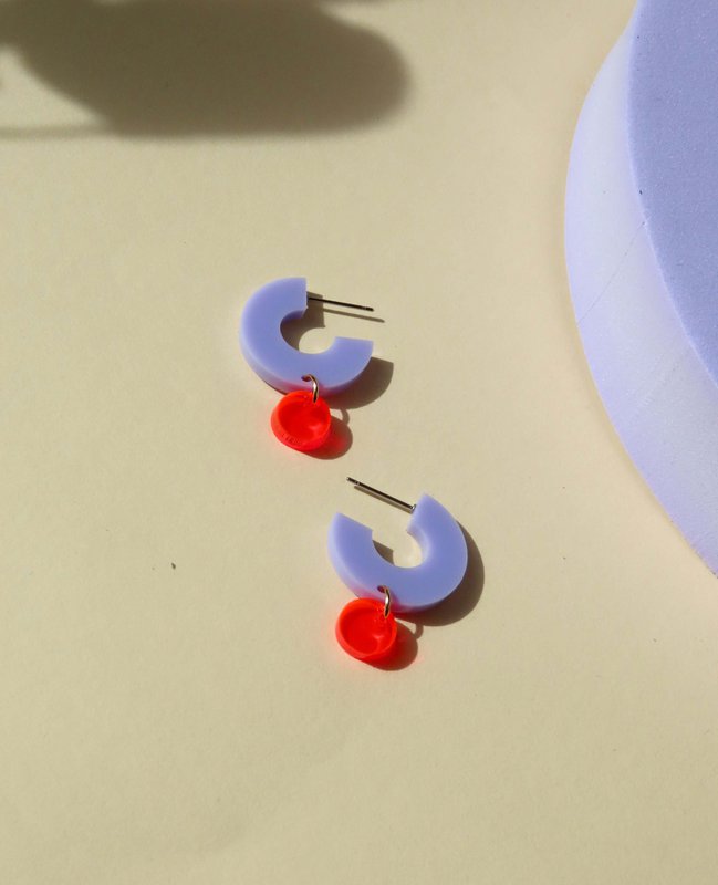 Silva hoop earrings made of acrylic and stainless steel in lilac and neon orange