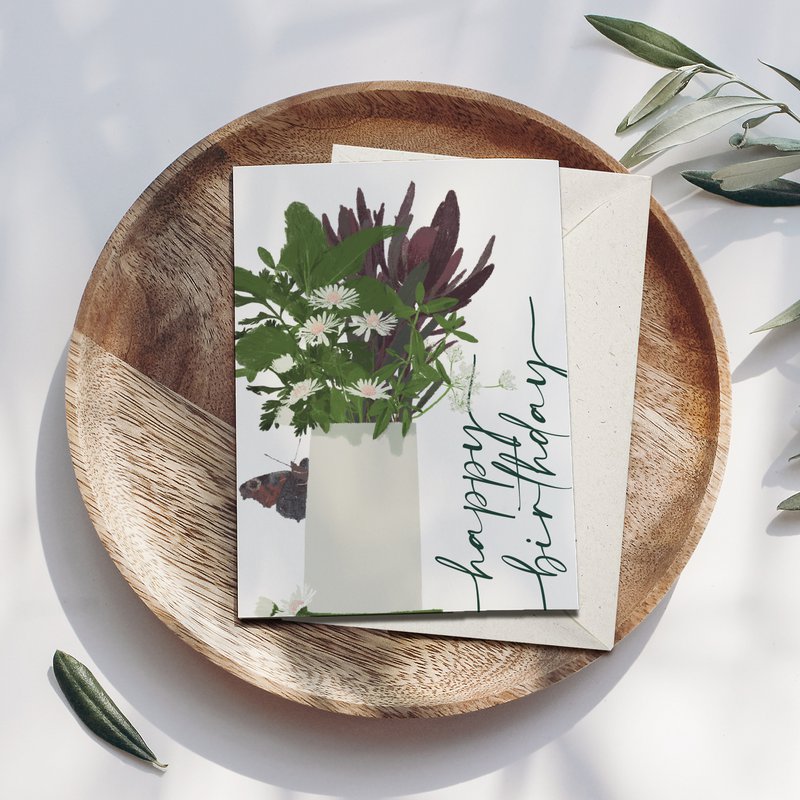 Foldekort 'happy birthday' vase med blomster og sommerfugl, inklusive kuvert