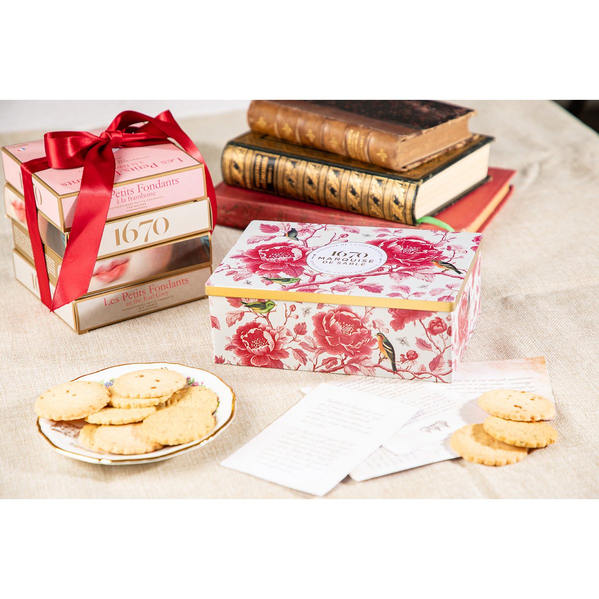 Shortbread biscuits assortment of raspberry, apple and caramel shortbread and Earl Gray tea - "Oisellerie" metal box 300g - End of school year gift