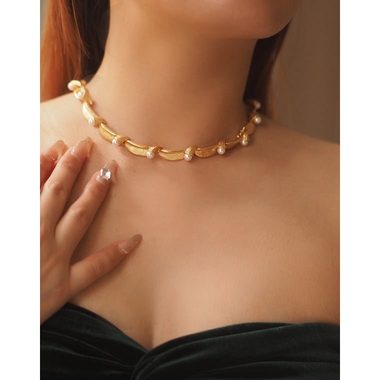 Collar de cinta de perlas de inspiración vintage