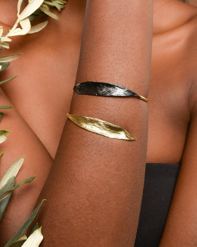 Olive Branch Veganistische armband - Verstelbaar verguld messing en zwart rhodiumontwerp