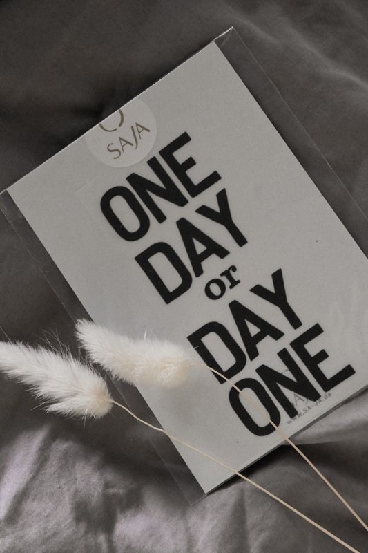 Bügelbild "One day or day one"