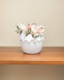 Paasei met bloemen