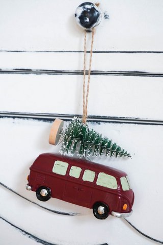 Red van with pine tree decoration 10 x 3,5 x 9 cm Isabelle Rose