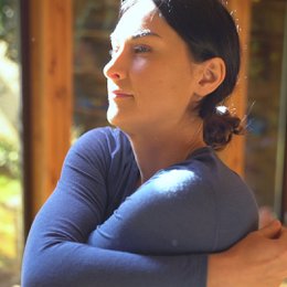 Women's Merino 160 Long Sleeve Crew Denim - A long-sleeved, crew-neck top made of soft, durable merino wool in a classic denim color. Suitable for lounging or casual wear.