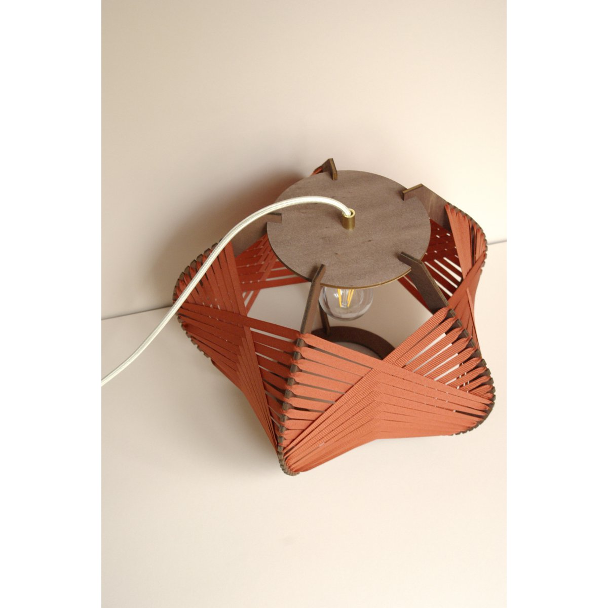 Duża ceglana lampa