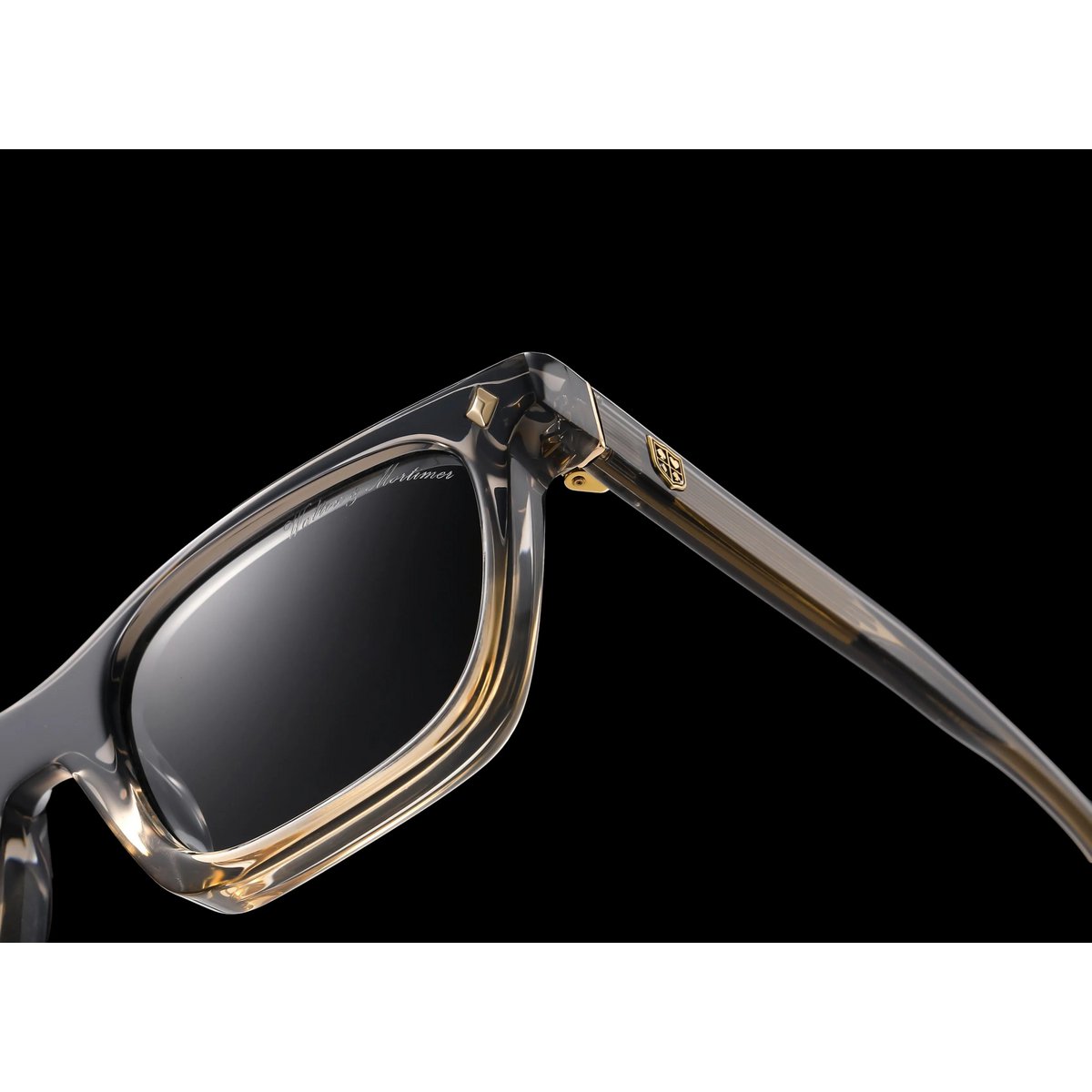 Walton et Mortimer NO. 54 : Lunettes de soleil grises transparentes "Inferno"