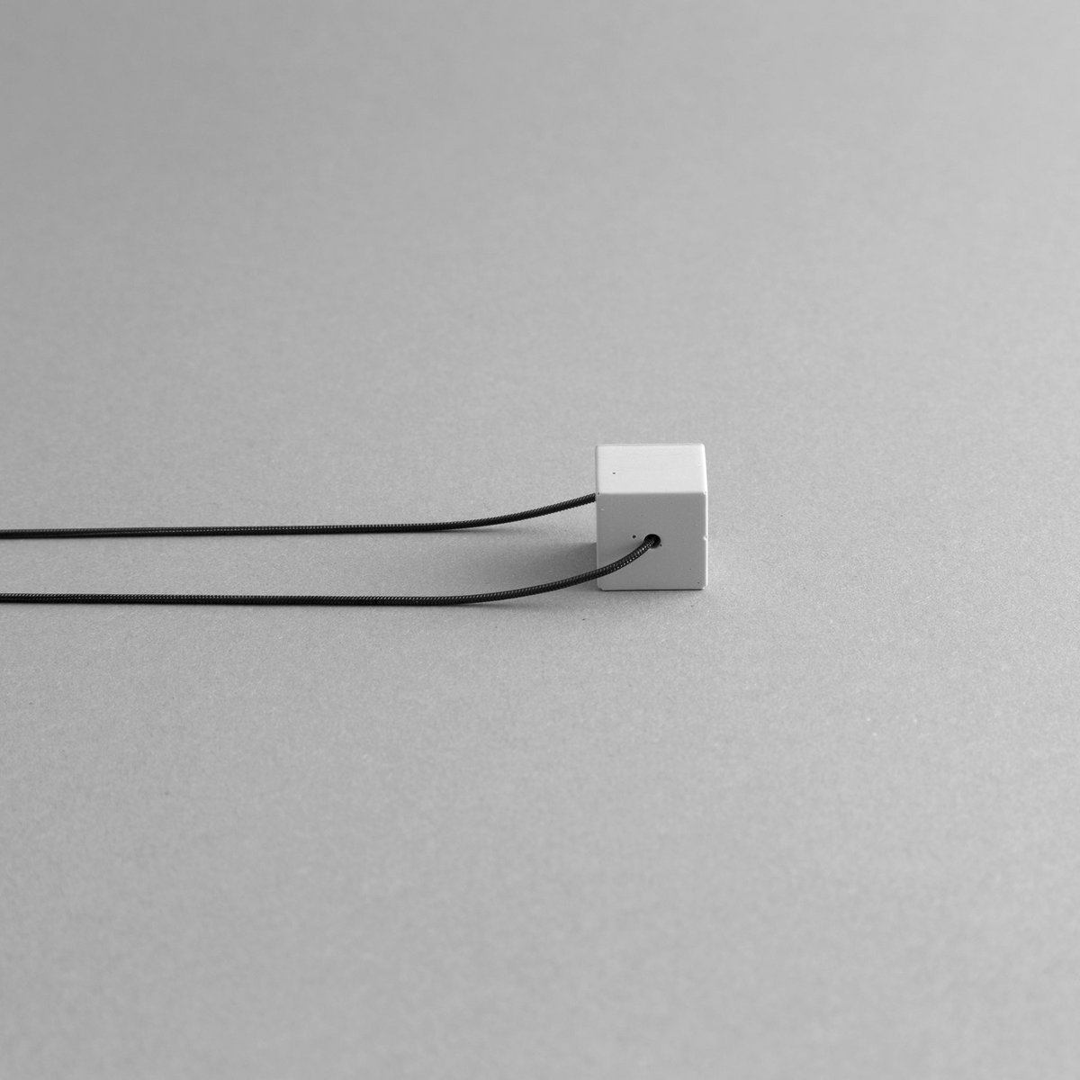 MODULOUNO - Współczesny minimalistyczny naszyjnik