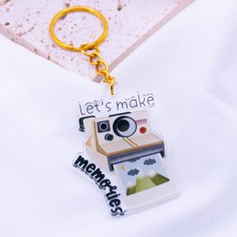 Nøglering Polaroid kamera "Let's make memories" lavet af akryl - gave rejse nøglering