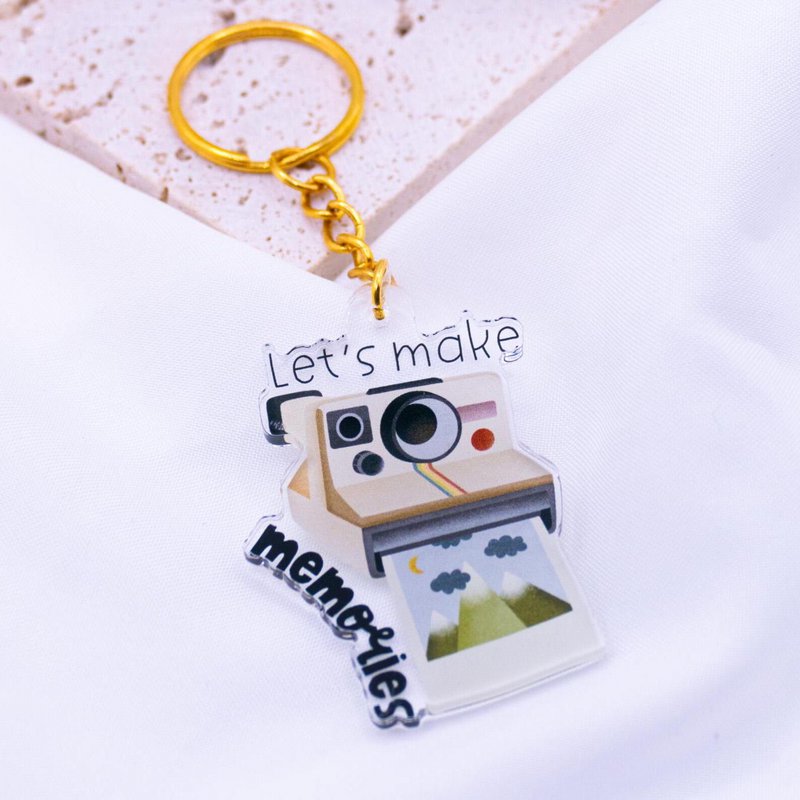 Nøglering Polaroid kamera "Let's make memories" lavet af akryl - gave rejse nøglering