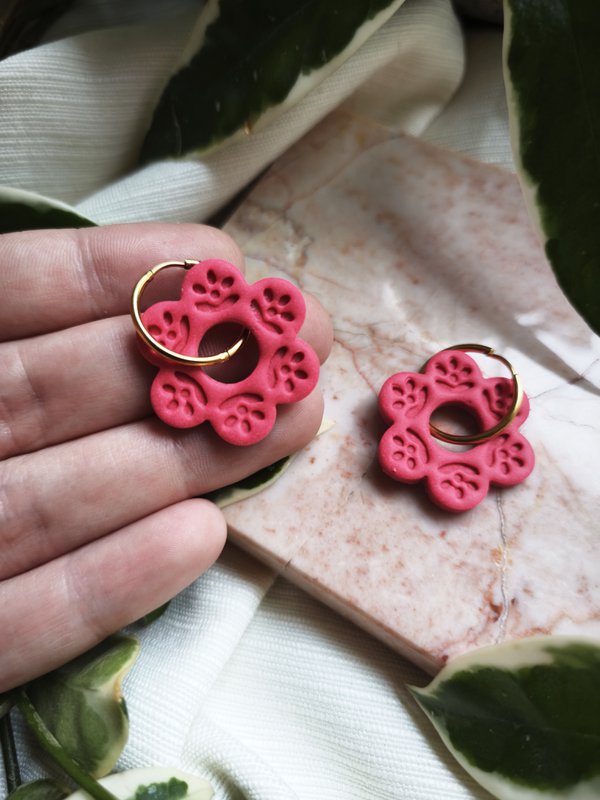 round flower earrings