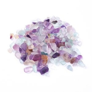 Sattva-Felsen | Velours-Geschenkbeutel mit 100 Gramm FLUORIT-Steinen (6-19 mm) VERTRAUEN & STRUKTUR