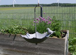 Vogelfutterstelle - Regenschirm - Metall