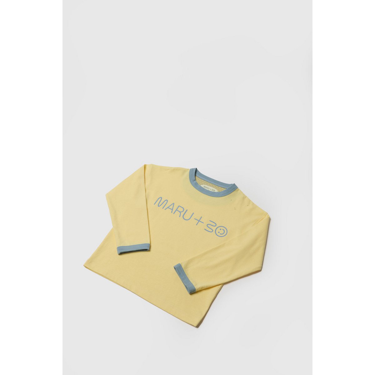 CAMISETA BÁSICA PESADA CON LOGO