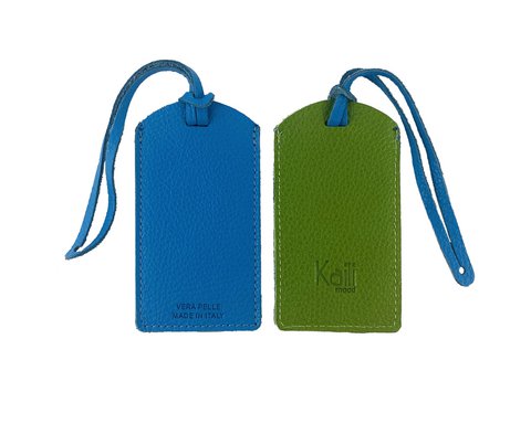 K0041EOB | Hergestellt in Italien, zweifarbiger Gepäckanhänger aus echtem Vollnarbenleder, Dollar-Maserung – Grün/Blau – Maße: 6,5 x 12 cm – Verpackung: stabiler Boden/Deckel in Geschenkbox