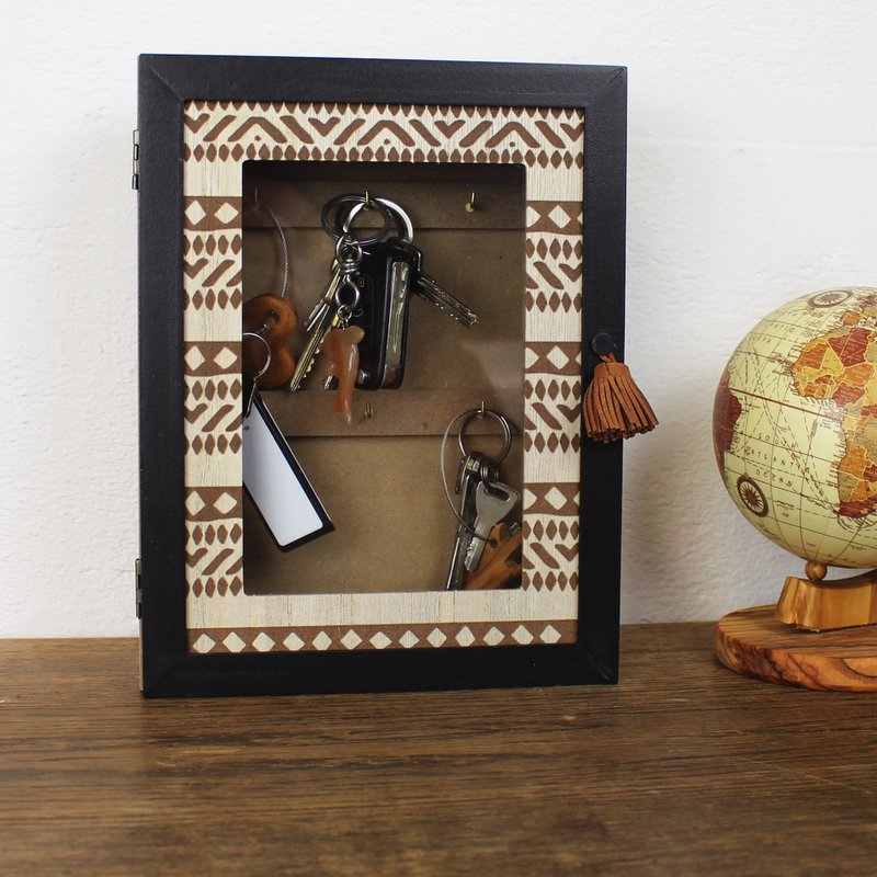 Wooden key box 'Africa'