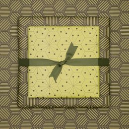 Papier d'emballage vert, papier d'emballage graphique vert clair et vert foncé, merveilleusement emballé pour les cadeaux de Pâques, pour emballer des cadeaux masculins ou comme cadeaux de Noël