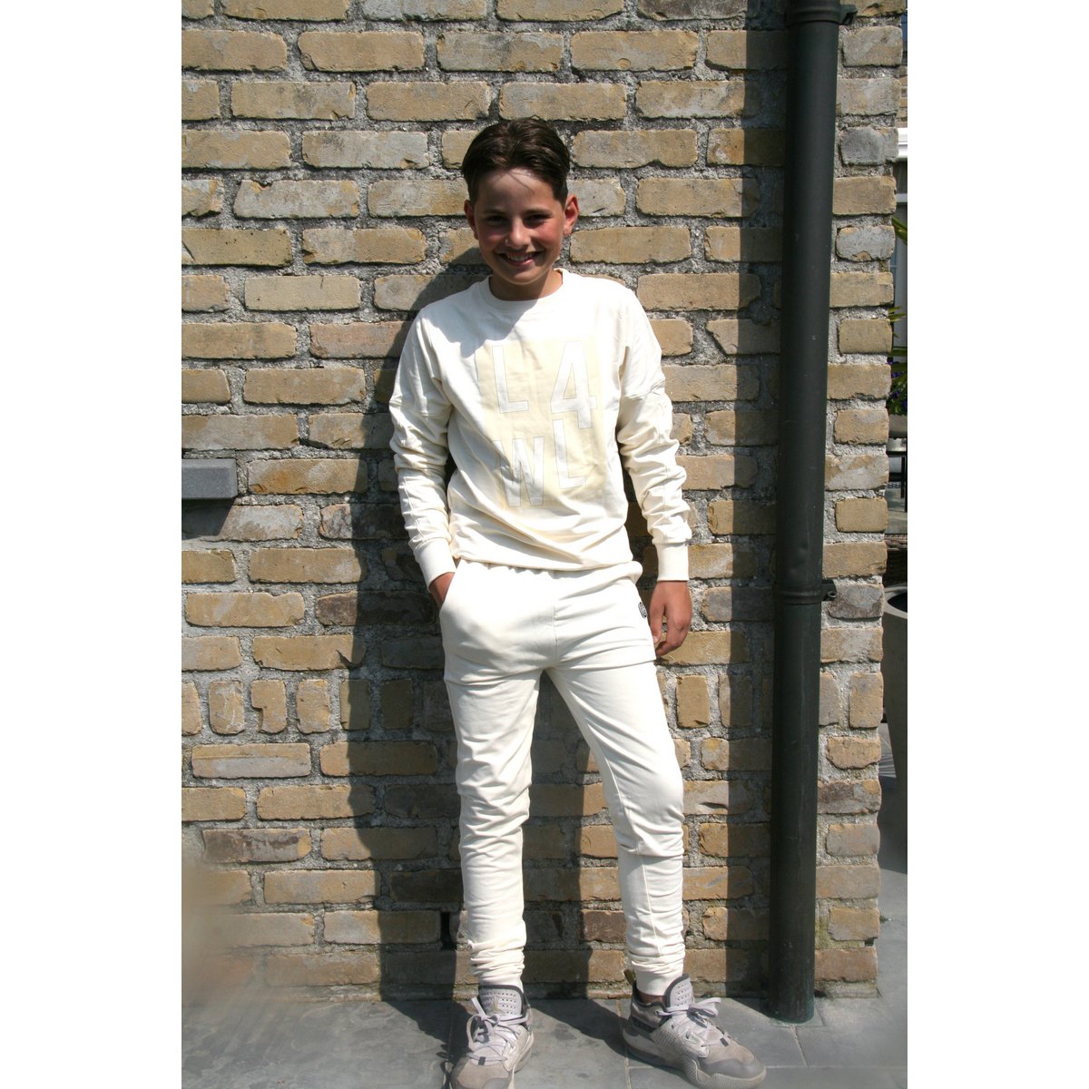 LEWYLOU Jogger Beige – Bluza Premium – Modna odzież chłopięca