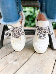 Leopard print shoelaces, 100cm/39.4 inches and 120cm/47.2 inches lengths available, stylish accessory for casual or fashion-forward looks.