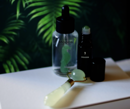 Jade Eye Roller 2-1 Met Acupressure Point (rejsestørrelse)