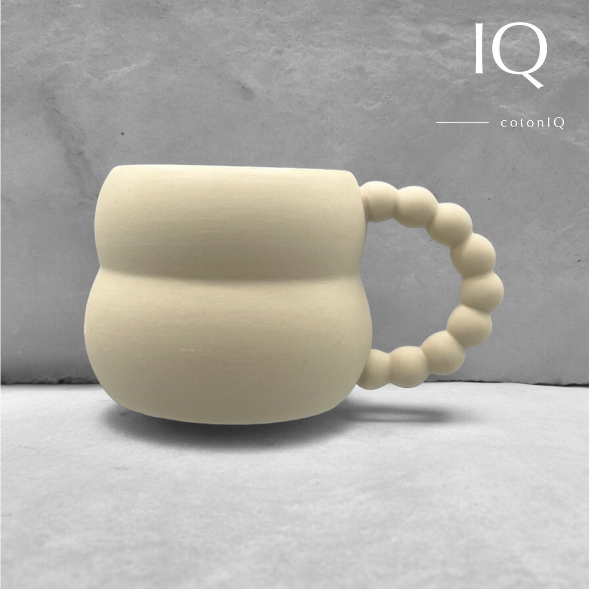 Puchar ceramiczny z indeksem perłowym - zakrzywiony design - beżowy - 250 ml