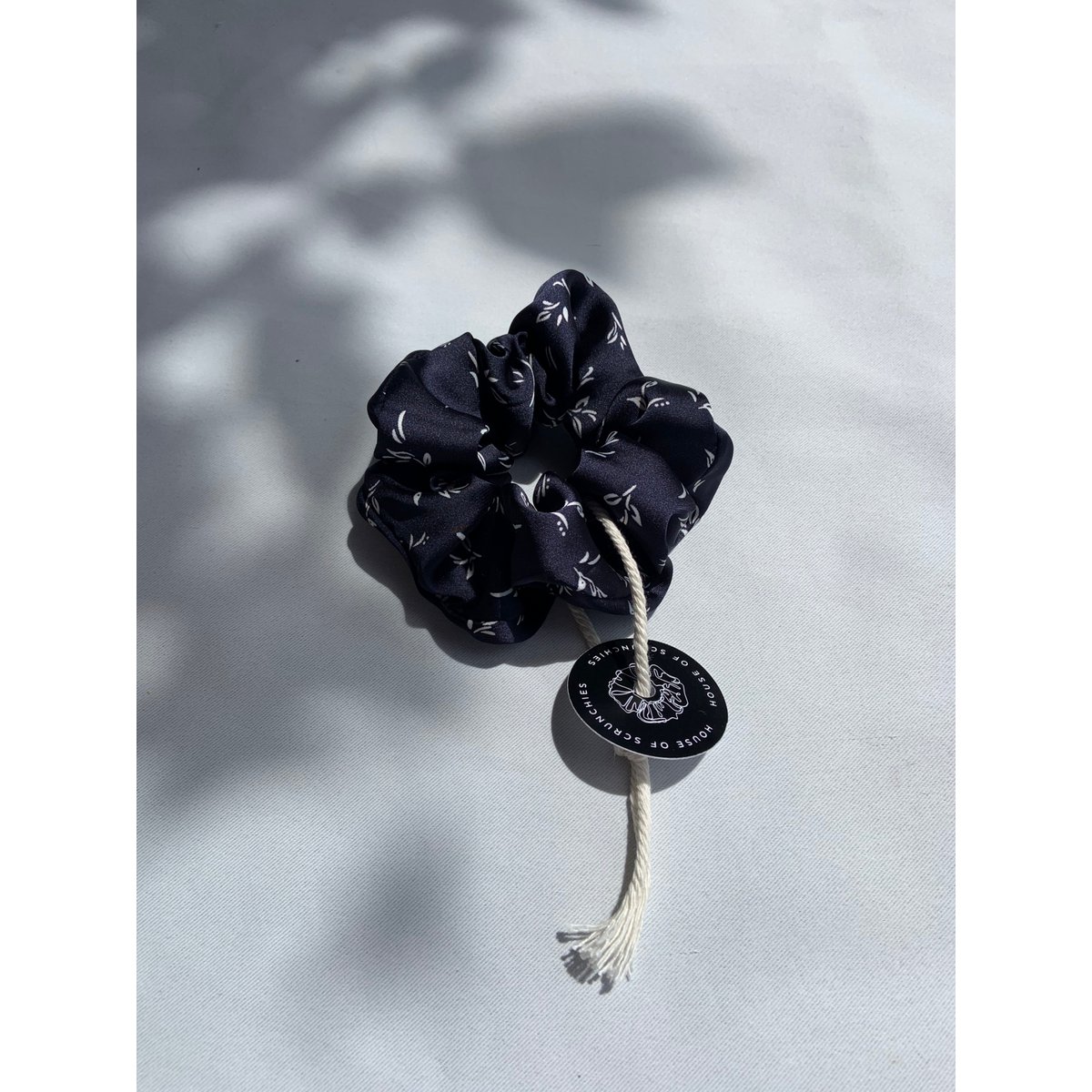 Scrunchie - Navy Flowers - Genbrug