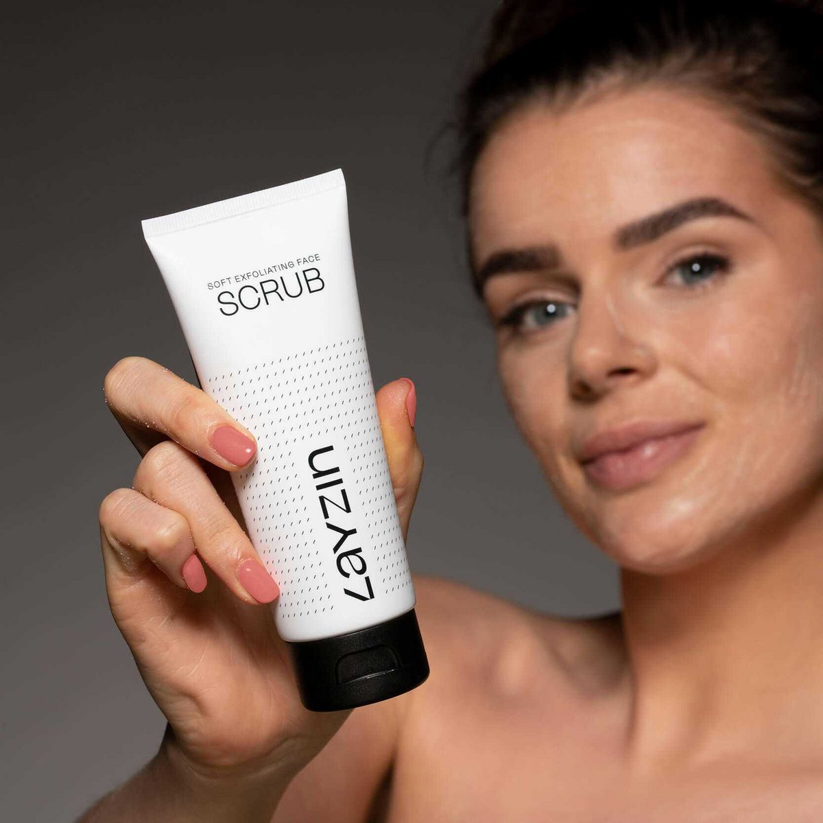 Blød eksfolierende ansigtsscrub (gratis gave)