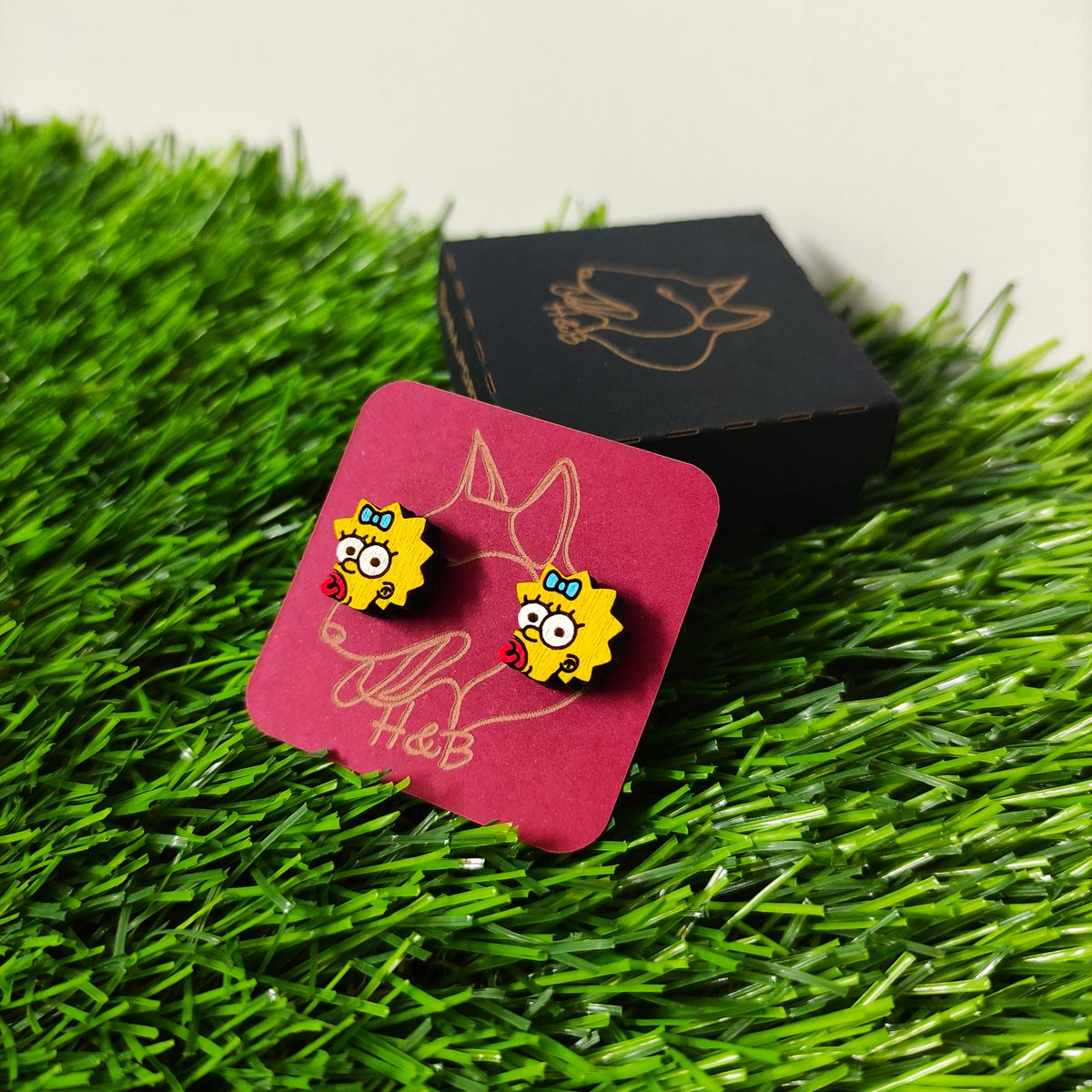 Holzohrringe der Simpsons, Maggie, bunte Ohrringe, Geschenk für sie, Valentinstag, Muttertag, kleiner handgefertigter Schmuck, hypoallergene chirurgische Stahlpfosten