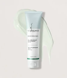Soothing and refreshing leg gel with a light green color and smooth, creamy texture. Suitable for skin care and moisturizing.