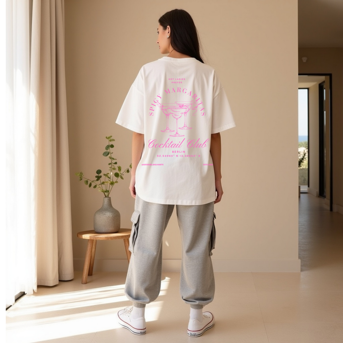 Oversized T-Shirt "Hot Ladies prefer Spicy Margaritas"
