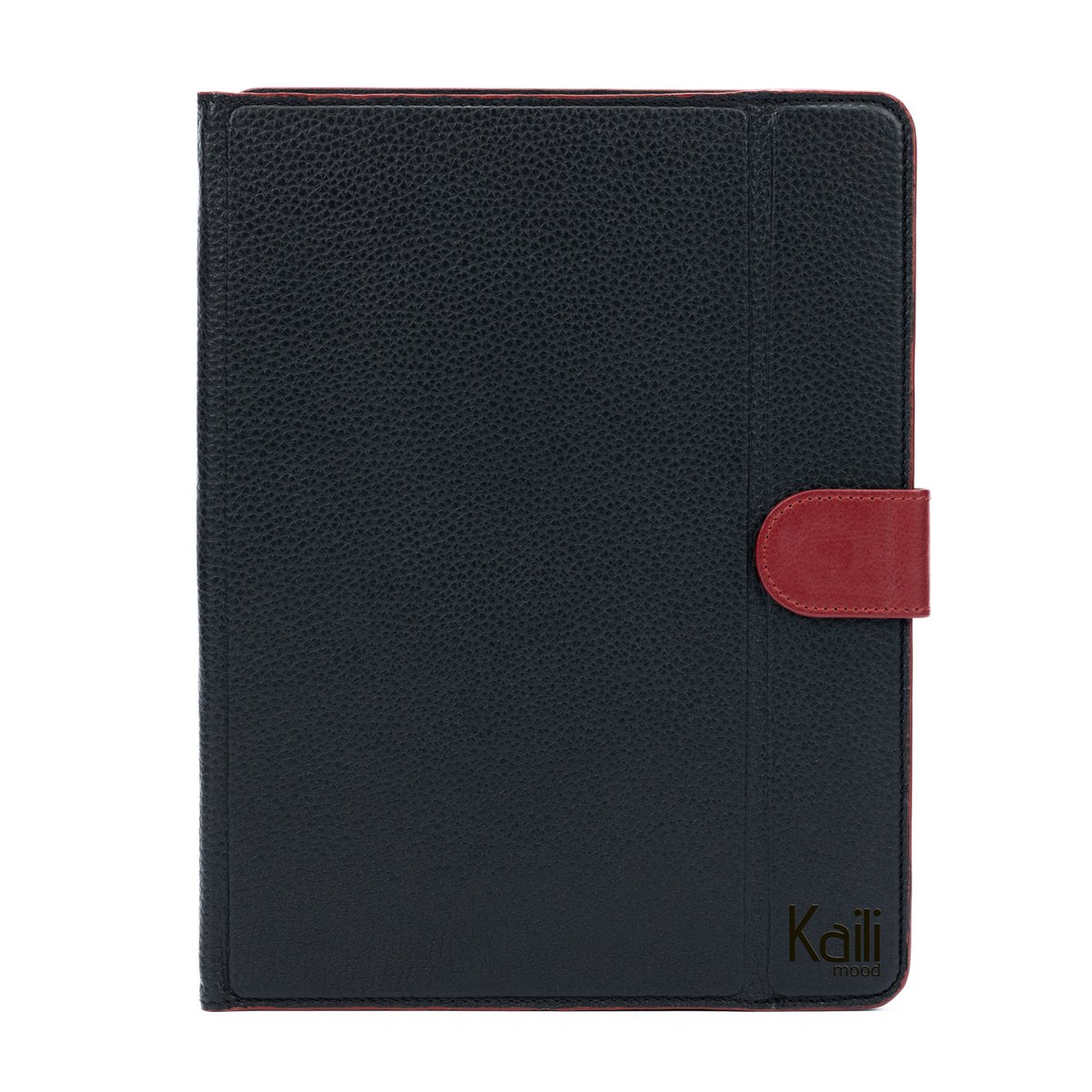 K0033AB | Hoes voor tablet Echt leer, volnerf, dollargrain. Col. Zwart met rode randen. Contrasterende tab sluiting. Afmetingen: 19,5 x 25,2 x 1 cm Verpakking: Tnt zak