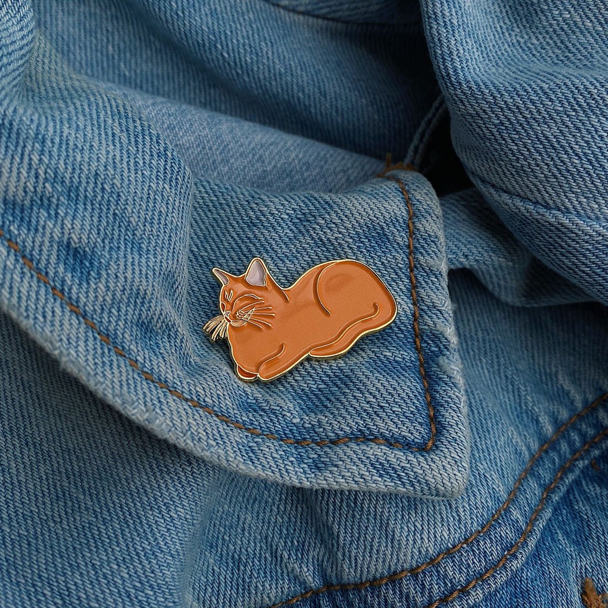 Enamel Pin "Cat Loaf"