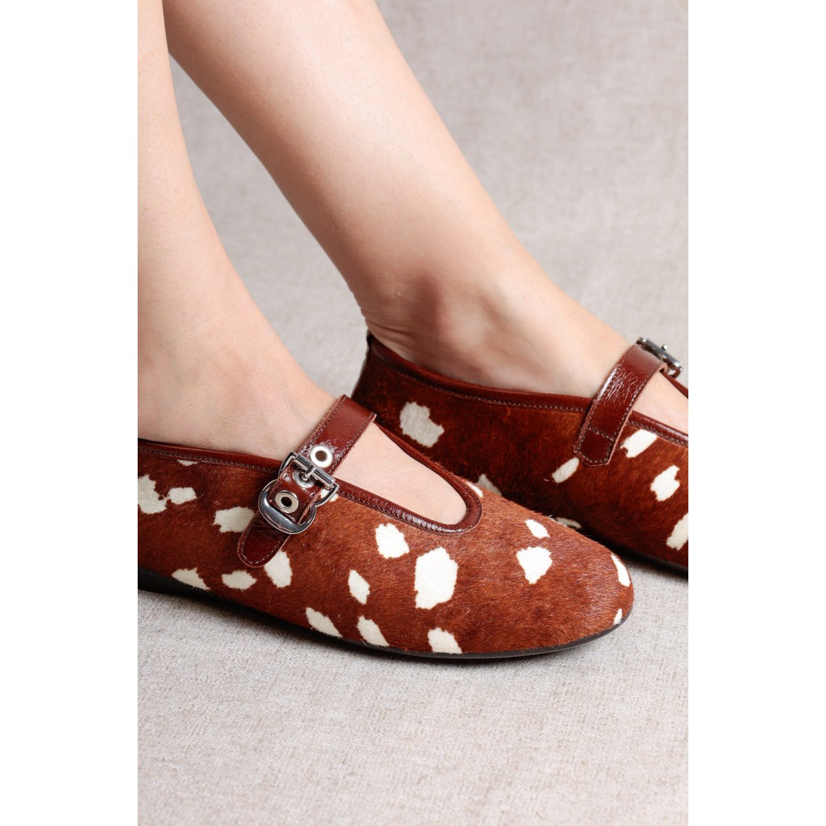 LIZA BAMBY – Hair-On Leder Mary Jane Flats VORBESTELLUNG