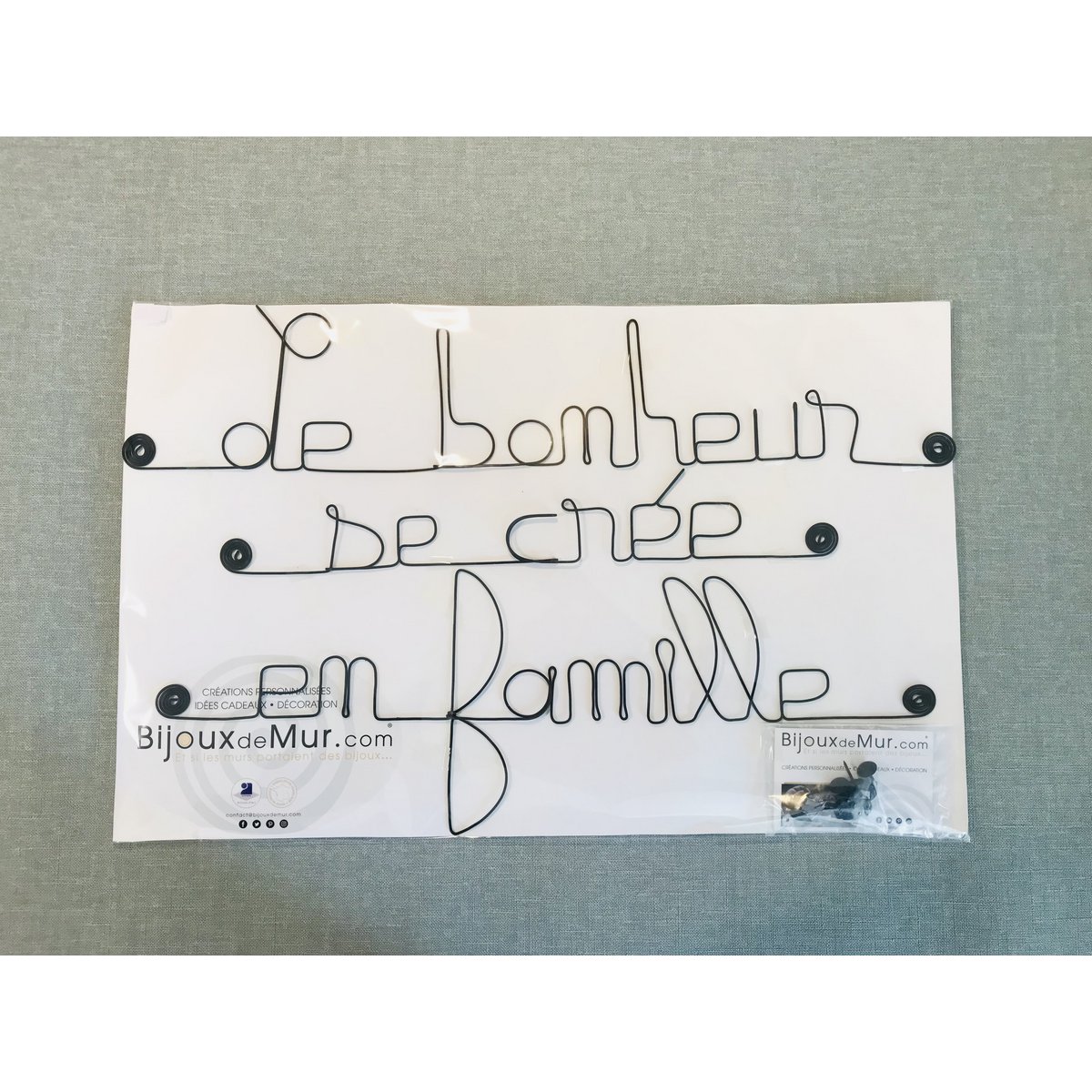 Wire Wall Decoration Quote "Happiness is created in family"