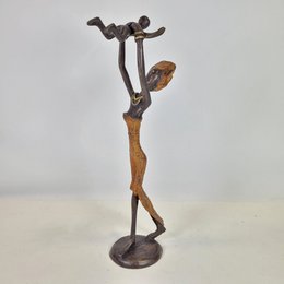 Scultura in bronzo "Baby in the air" di Soré | diverse dimensioni e colori